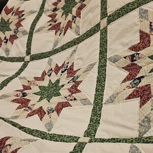 Cream Quilt with Green and Burgundy Star Patchwork - Classic Home Bedding